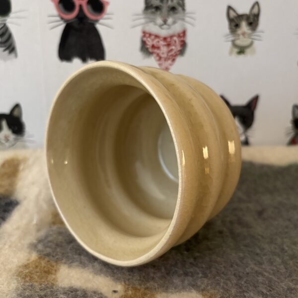 Butter-yellow bubble pot