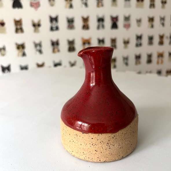 Crimson pourer