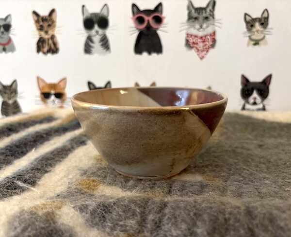 Small red-stripe shino bowl