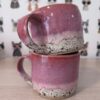 Set of 2 "running pink" speckled mugs